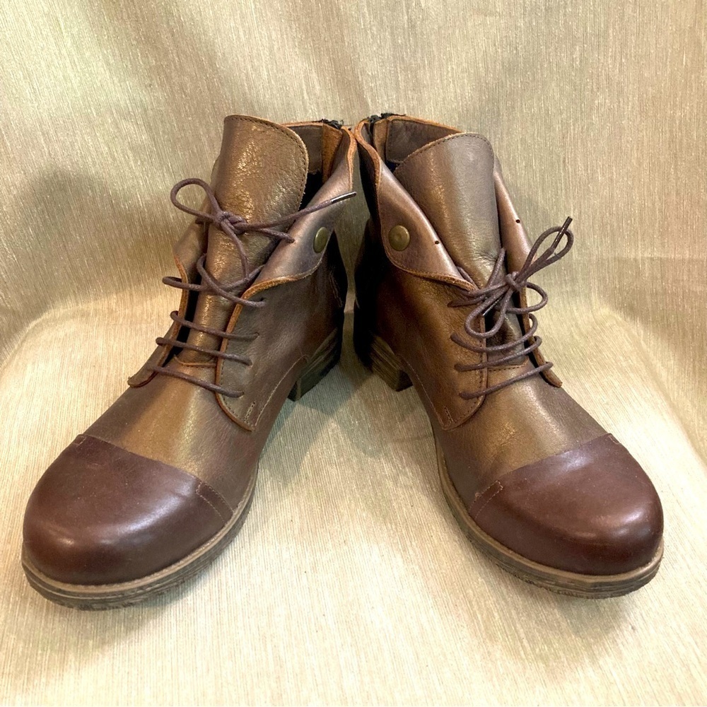 BUENO Sz 36 Sunderland  Metallic Two Toned Back Zipper Laces Ankle Leather Boots